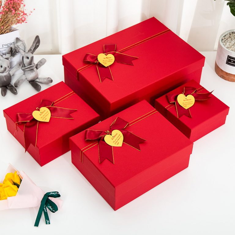 Red festive gift box | THE Box